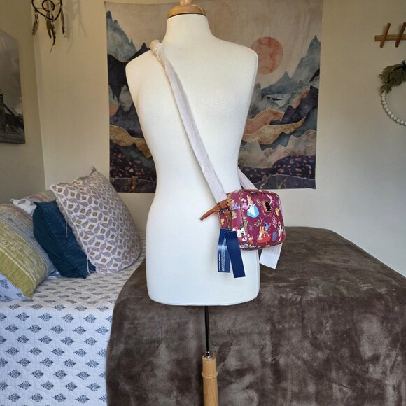 Disney Dooney & Bourke 2023 Christmas Holiday Camera Crossbody Bag NWT Rare - Picture 4 of 16